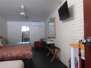 Televisyen dan/atau pusat hiburan di Dalby Parkview Motel
