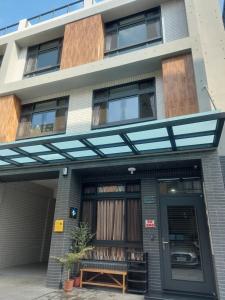 Το κτήριο όπου στεγάζεται  το δωμάτιο σε οικογενειακή κατοικία