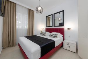 Postel nebo postele na pokoji v ubytování New Deluxe jacuzzi apartment Ana
