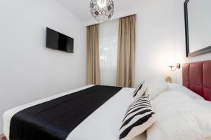 Postel nebo postele na pokoji v ubytování New Deluxe jacuzzi apartment Ana