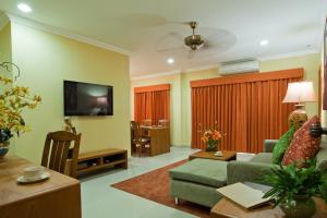 A television and/or entertainment centre at Baan Souy Resort