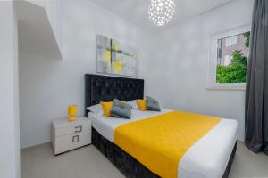 Postel nebo postele na pokoji v ubytování New Deluxe jacuzzi apartment Ana