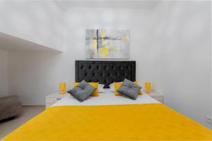 Postel nebo postele na pokoji v ubytování New Deluxe jacuzzi apartment Ana