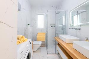 Koupelna v ubytování New Deluxe jacuzzi apartment Ana