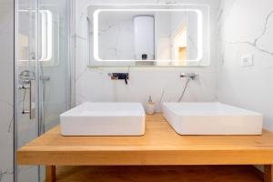Koupelna v ubytování New Deluxe jacuzzi apartment Ana
