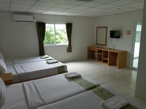 Postel nebo postele na pokoji v ubytování โรงแรมเวลลิงตัน