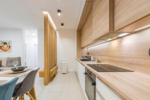 Kuchyň nebo kuchyňský kout v ubytování New Deluxe jacuzzi apartment Ana