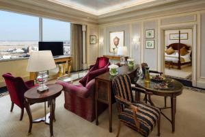 TV a/nebo společenská místnost v ubytování Mövenpick Hotel Al Khobar