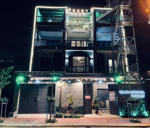 クイニョンにあるThe Grandparents Homestayの建物前自転車乗車者 +11枚の写真