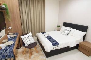 Postel nebo postele na pokoji v ubytování KOZI Square New SGH Cozy Home 7A + 32 fotografií