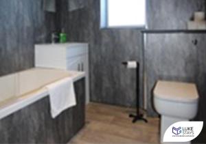 Koupelna v ubytování Luke Stays - Alum Waters + 7 fotografií