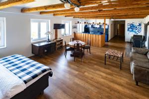 Postel nebo postele na pokoji v ubytování Apartmány Gulliver + 37 fotografií