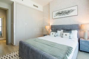 Postel nebo postele na pokoji v ubytování KeyHost - Bloom Tower JVC - K2590