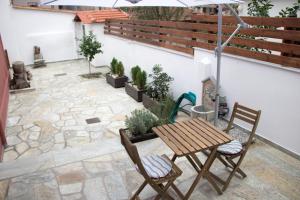 Un balcón o terraza en Luxurious House with backyard