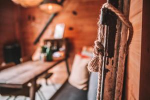 Postel nebo postele na pokoji v ubytování CRASH'NSTAY - The Silo Bungalow