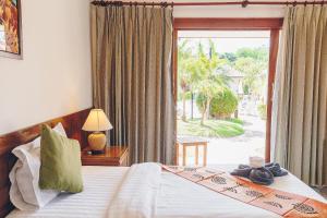 Postel nebo postele na pokoji v ubytování Krabi Sands Resort