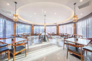 Restaurace v ubytování Atour X Hotel Yantai Penglai Pavilion