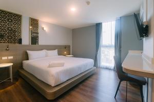 Postel nebo postele na pokoji v ubytování วัน บัดเจท เชียงราย ซอยสวรรค์ One Budget Hotel Chiangrai Soi Sawan
