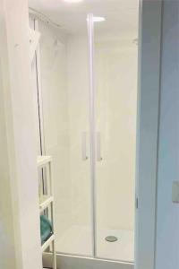 a shower with a glass door in a bathroom at Villa Cardui. Casa de diseño con magníficas vistas in Madrid