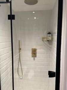 Ένα μπάνιο στο Boutique style self contained annexe with garden +9 φωτογραφίες
