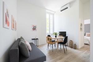 Część wypoczynkowa w obiekcie Le Complexe Concorde - 3 Apartments 16 pers Vélodrome Terrasse Clim