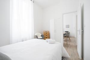 Łóżko lub łóżka w pokoju w obiekcie Le Complexe Concorde - 3 Apartments 16 pers Vélodrome Terrasse Clim