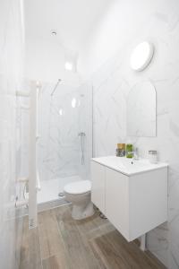 Łazienka w obiekcie Le Complexe Concorde - 3 Apartments 16 pers Vélodrome Terrasse Clim
