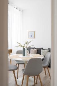 Część wypoczynkowa w obiekcie Le Complexe Concorde - 3 Apartments 16 pers Vélodrome Terrasse Clim