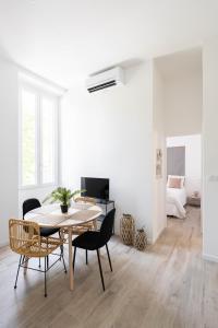 Telewizja i/lub zestaw kina domowego w obiekcie Le Complexe Concorde - 3 Apartments 16 pers Vélodrome Terrasse Clim