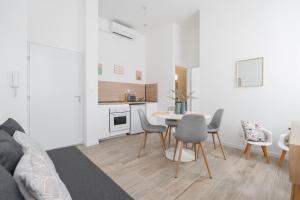 Kuchnia lub aneks kuchenny w obiekcie Le Complexe Concorde - 3 Apartments 16 pers Vélodrome Terrasse Clim