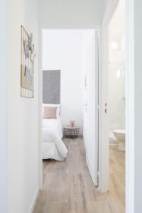 Łóżko lub łóżka w pokoju w obiekcie Le Complexe Concorde - 3 Apartments 16 pers Vélodrome Terrasse Clim