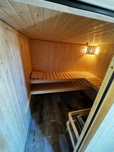 an empty sauna with wooden walls and a wooden floor at Ferienhaus Kompass (ehemals Pension Hohlen) in Carolinensiel