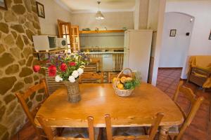 A kitchen or kitchenette at Villa La Solana Rocabella