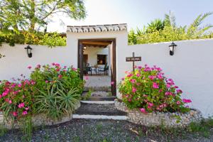 A garden outside Villa La Solana Rocabella