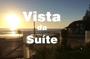 un cartel que dice vista da una suite frente al océano en Pousada Beira Mar - Suítes Frente ao mar, en Torres