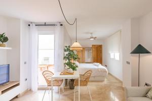 Posteľ alebo postele v izbe v ubytovaní Teatro Suites Málaga CITY FLAT