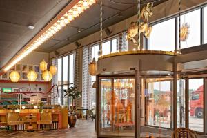 Un restaurante u otro lugar para comer en Best Western Plus Åby Hotel