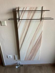drzwi z obrazem na ścianie w obiekcie Appartement Philips w mieście Flachau