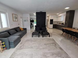 Kuchyň nebo kuchyňský kout v ubytování Villa Oliva