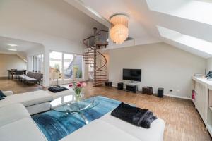 a living room with a white couch and a glass table at Ruhige Dachwohnung mit Terrasse Berlin MITTE - Spacious modern rooftop loft in Berlin MITTE in Berlin