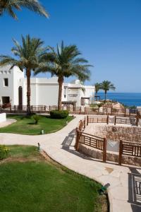 シャルム・エル・シェイクにあるSharm Resortのビーチの景色を望めます。