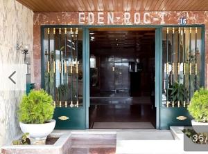 Fasada lub wejście do obiektu EDEN ROC I