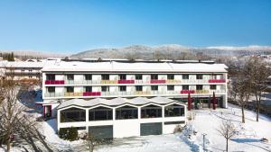 Nespecifikovaný výhled na hory nebo výhled na hory při pohledu z hotelu