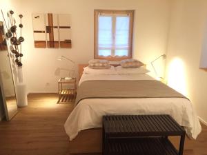 Postel nebo postele na pokoji v ubytování Dorf Hotel "Zuhause in Lachen"