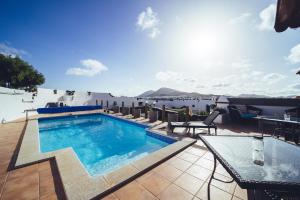 a swimming pool on the roof of a hotel at Villa Pacios in San Bartolomé