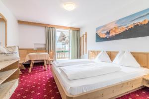 Postel nebo postele na pokoji v ubytování Bio & BikeHotel Steineggerhof + 37 fotografií