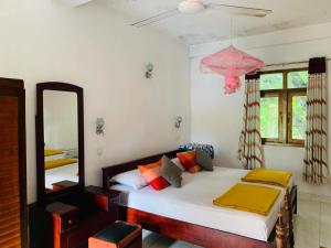 Voodi või voodid majutusasutuse Rock View Hostel Ella toas +194 fotot