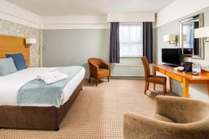 TV a/nebo společenská místnost v ubytování Mercure Bolton Georgian House Hotel