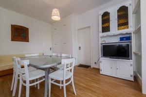 Kuchyňa alebo kuchynka v ubytovaní Apartments Jelen