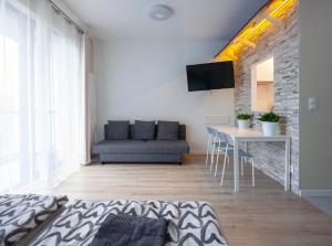Televízia a/alebo spoločenská miestnosť v ubytovaní Warsaw - Aparts Konstruktorska